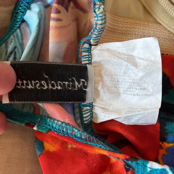 MIRACLESUIT Size LARGE Underwire Slimming Vibrant Florals Gathers $138 - Picture 12 of 16